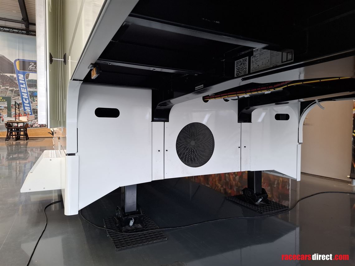 in-stock-new-engineers-office-with-cargo-deck