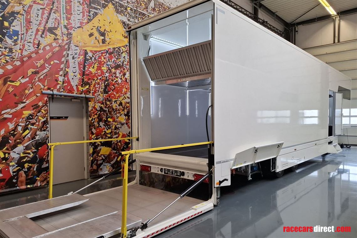 in-stock-new-engineers-office-with-cargo-deck