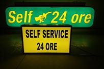 2-illuminated-signs-self-24-h