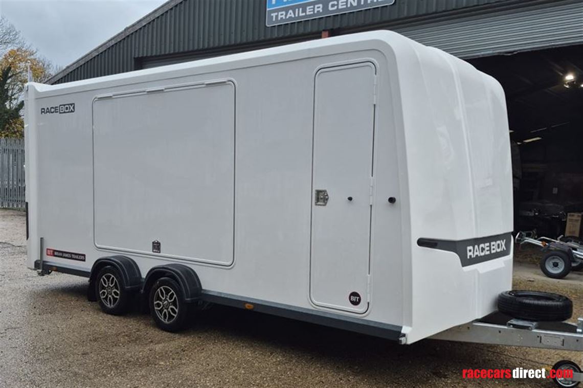 Racecarsdirect.com - Brian James Race Box 5m x 1.9m 3000kg GVW Twin Axle