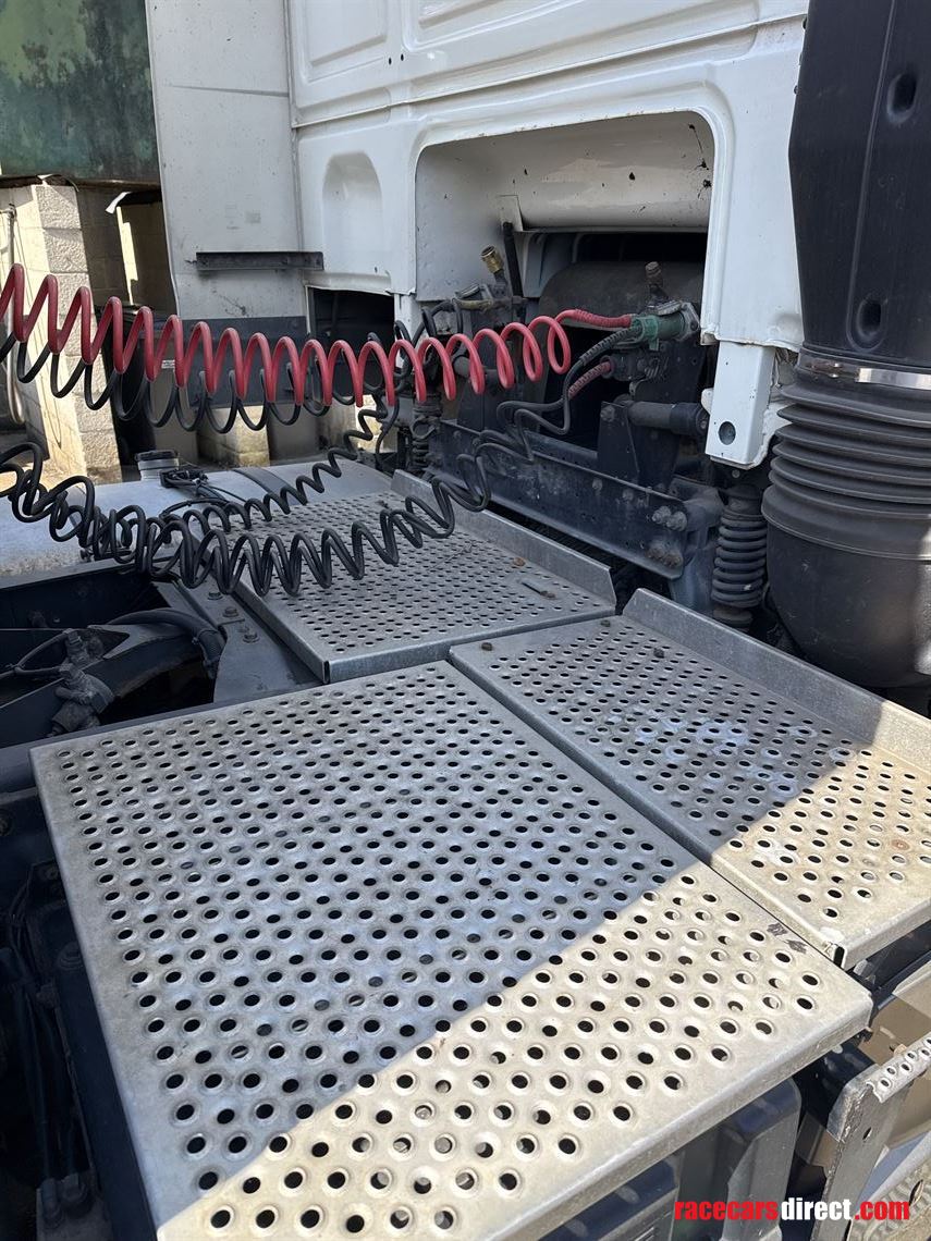 2008-daf-xf-105460---race-team-four-car-trans