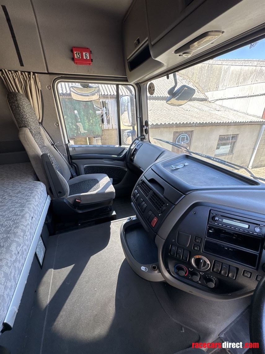 2008-daf-xf-105460---race-team-four-car-trans