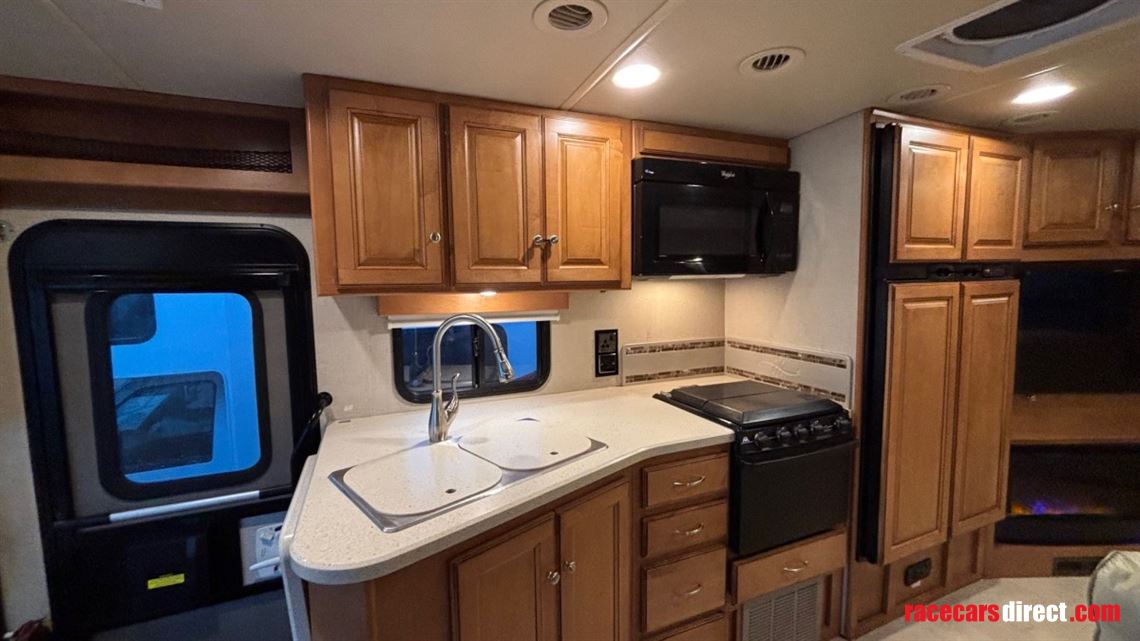 2016-model-winnebago-sunstar-lx35f