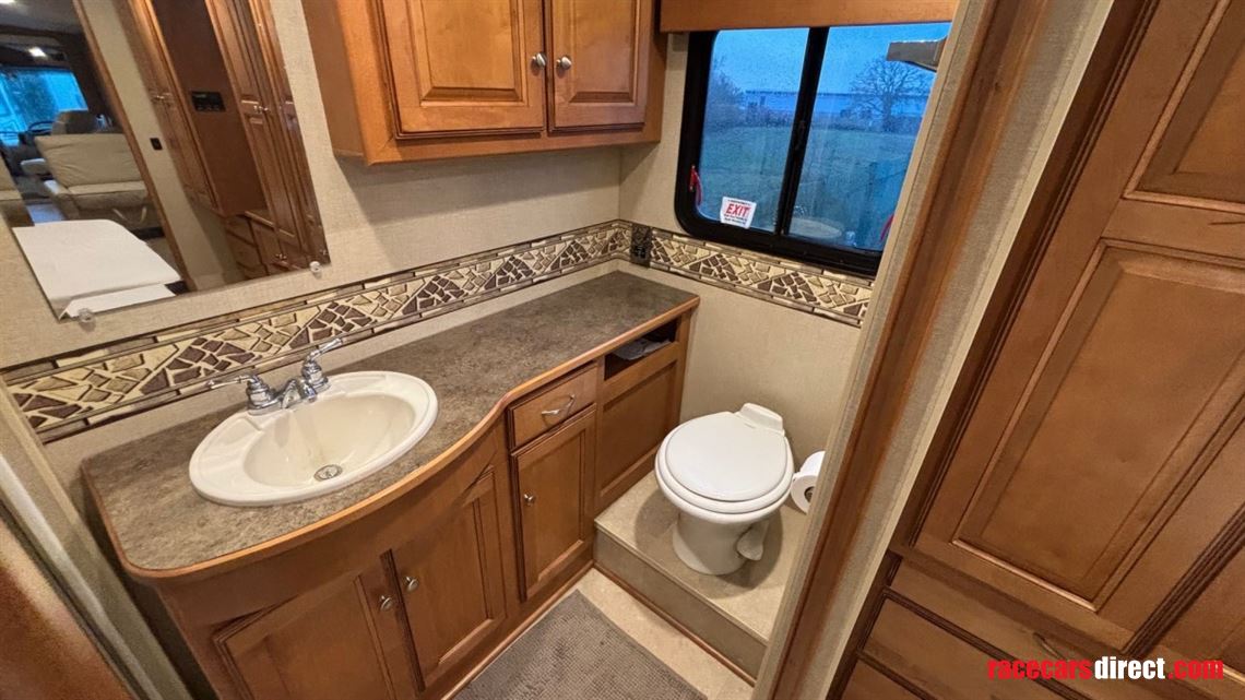 2016-model-winnebago-sunstar-lx35f