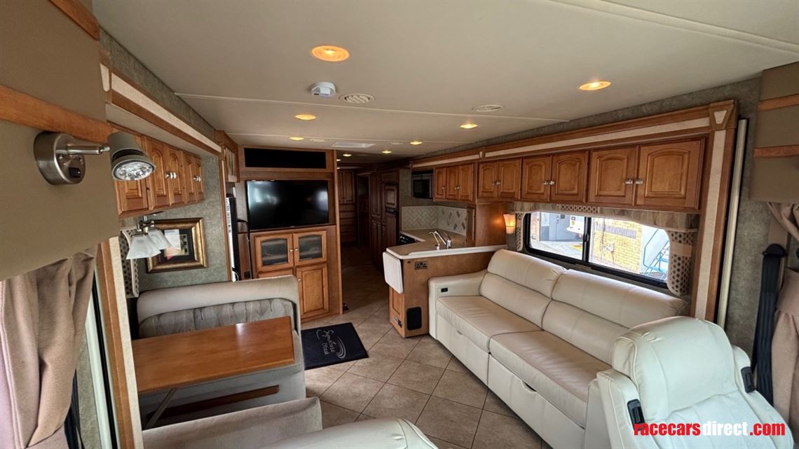 2013-winnebago-adventurer-35p