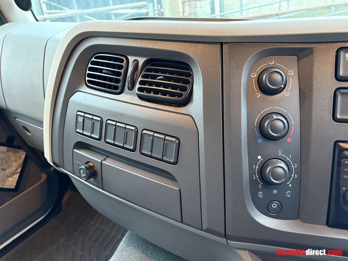 leyland-dad-lf230-race-transporter---box-lorr