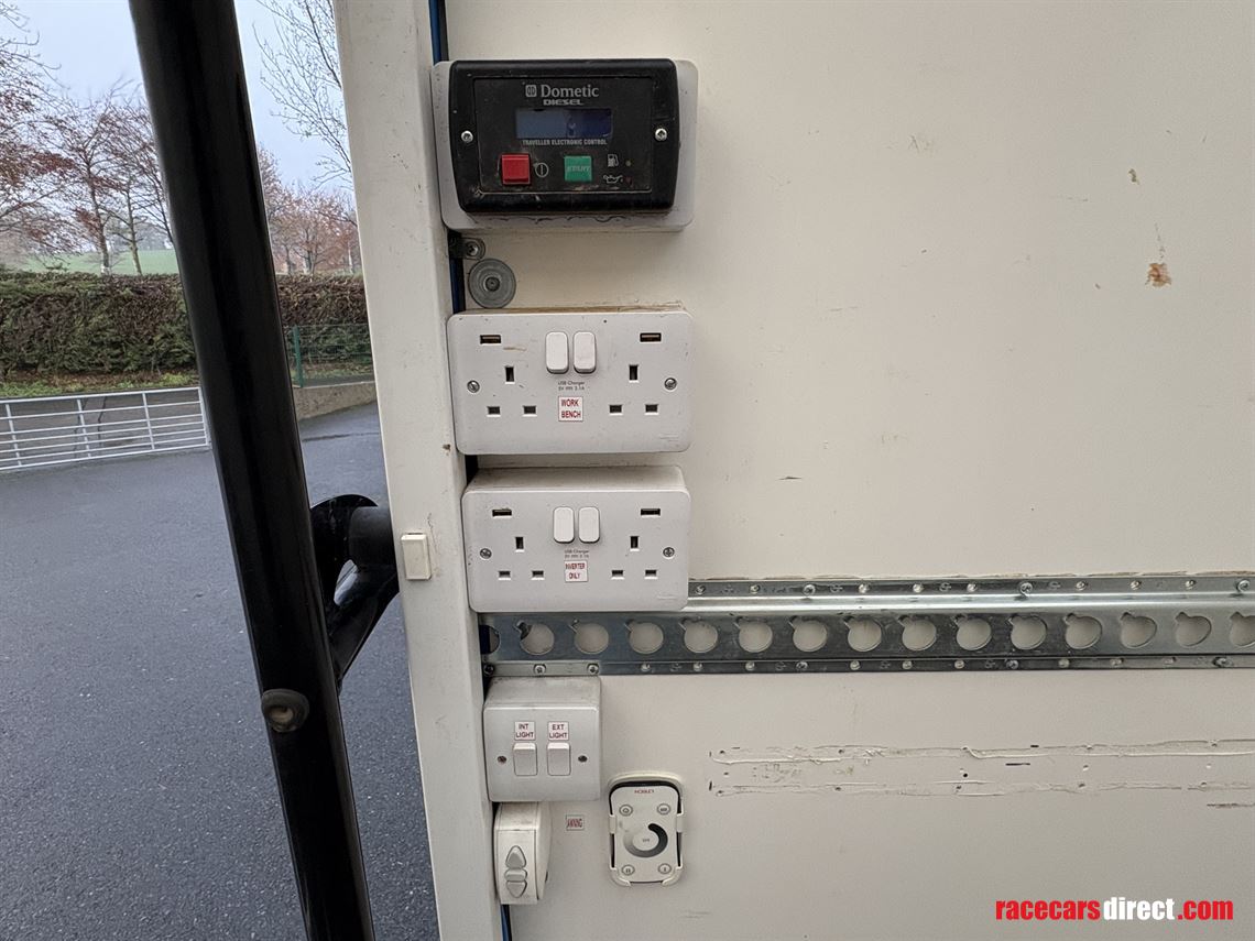 leyland-dad-lf230-race-transporter---box-lorr