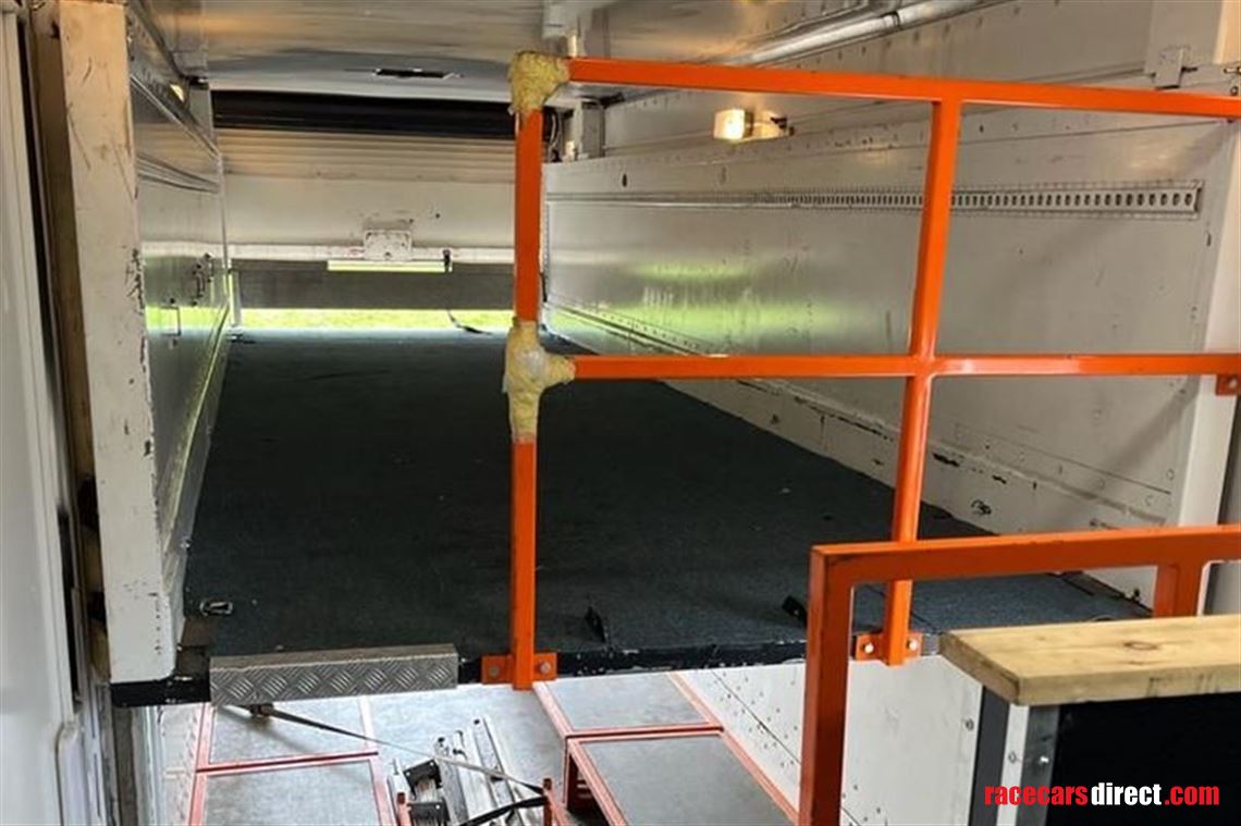 race-trailer-with-office