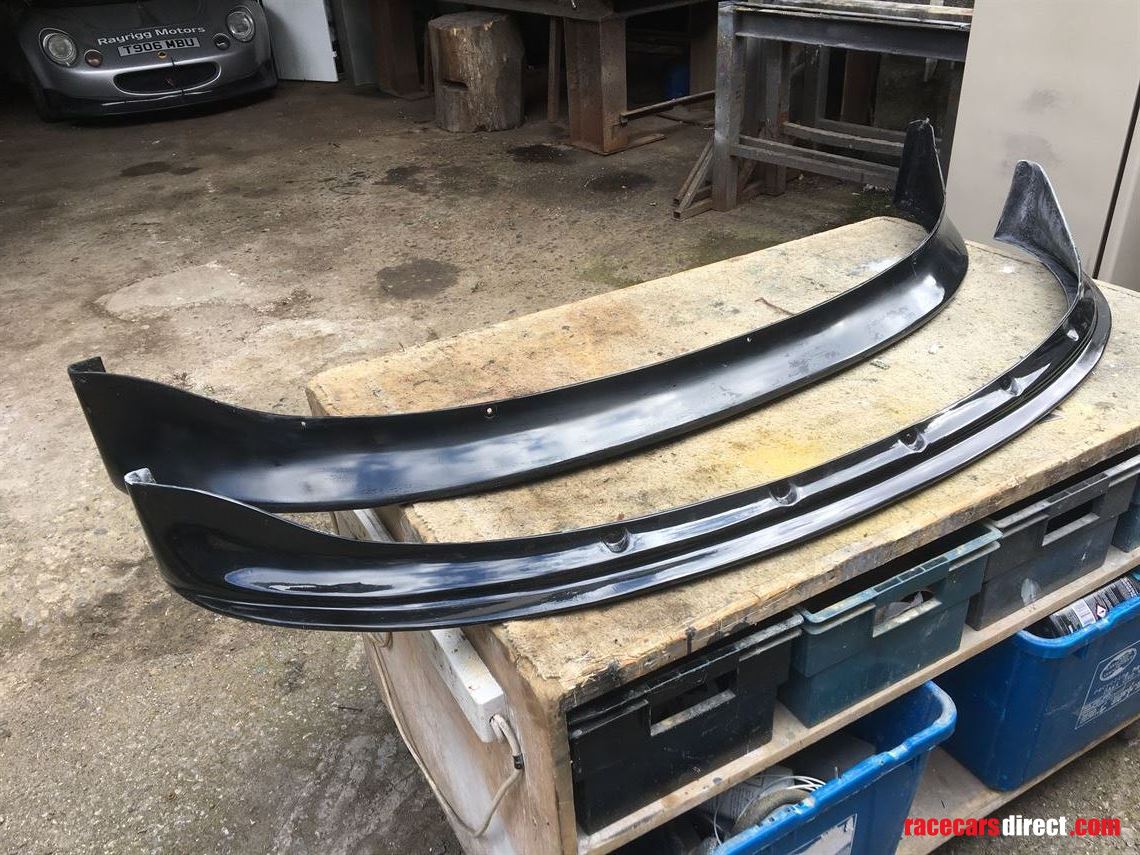 Road and track splitters from moulds