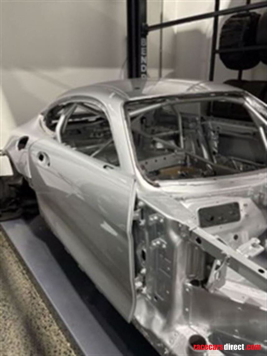 2020-amg-gt4-body-shell