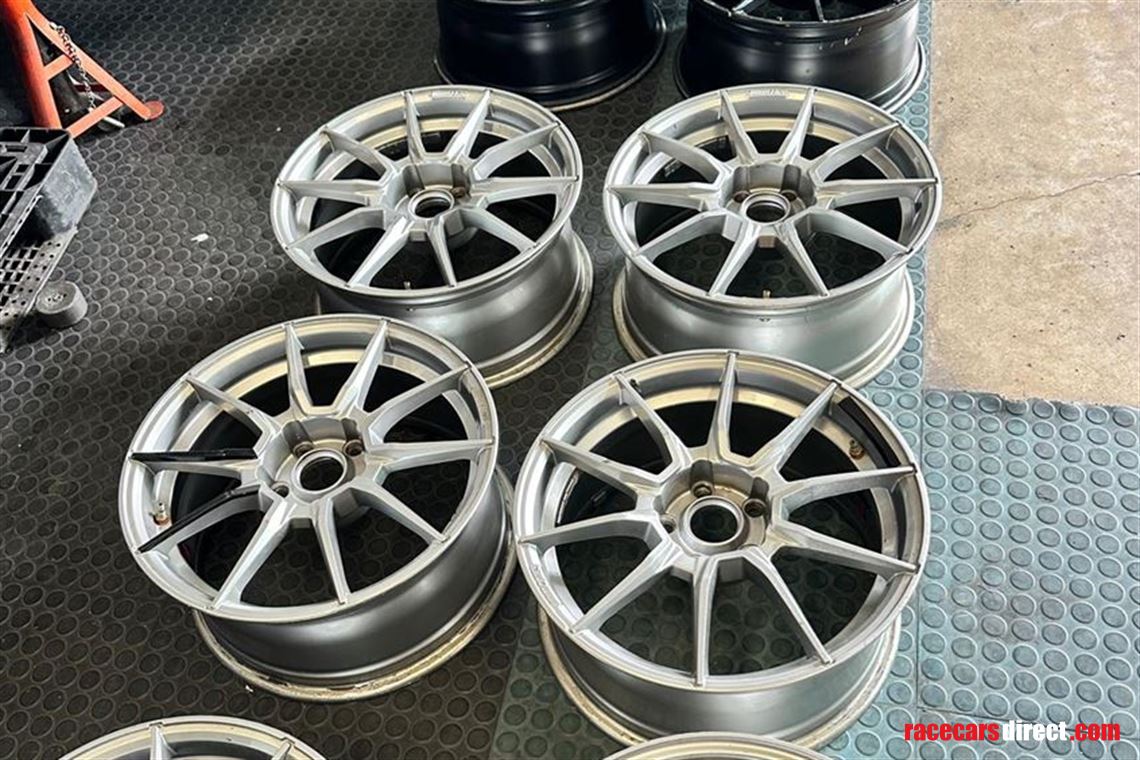 motec-mcr2-wheel-8x18