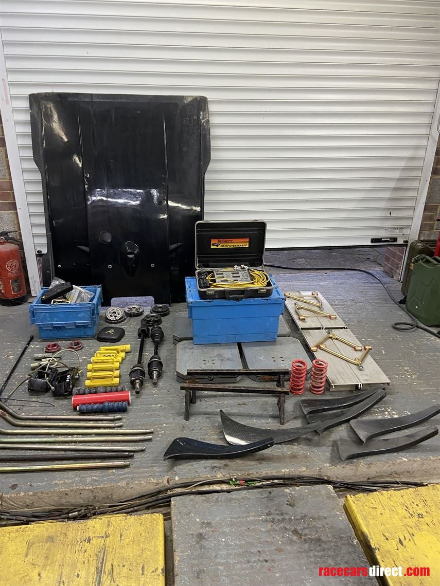 radical-sr3-sr4-parts-and-garage-equipment