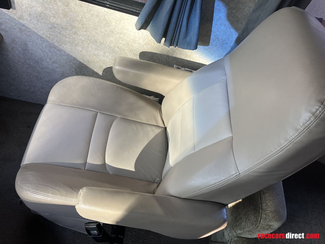 38-ft-coachman-miranda-motorhome-29k-one-owne