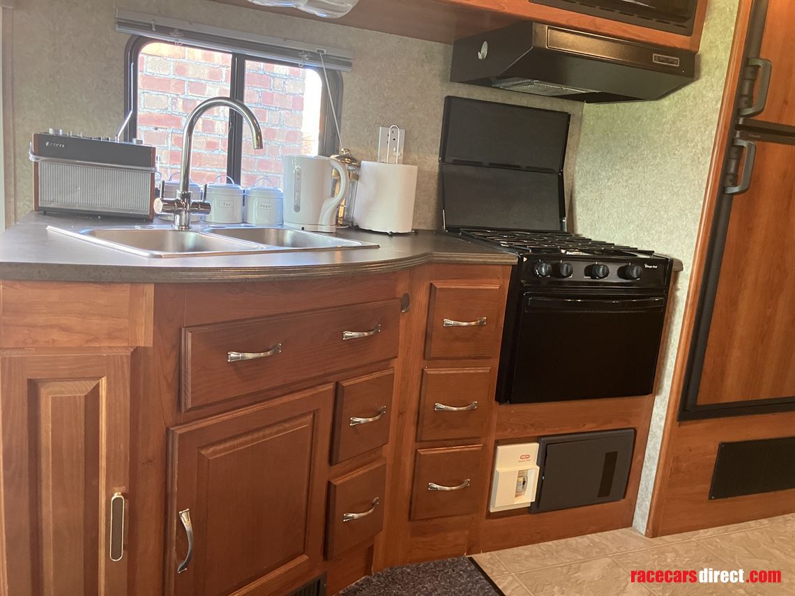 38-ft-coachman-miranda-motorhome-29k-one-owne