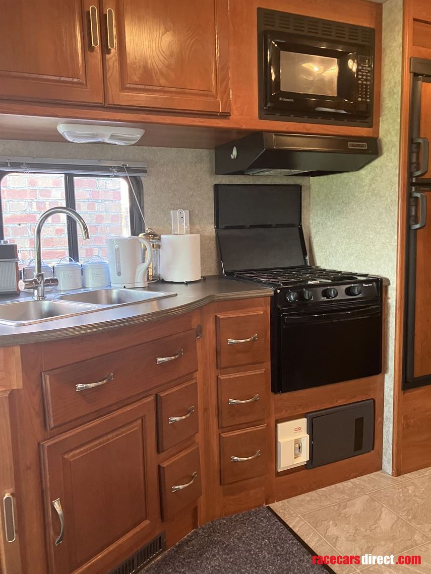 38-ft-coachman-miranda-motorhome-29k-one-owne