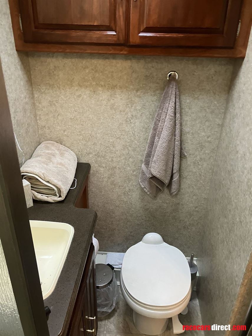 38-ft-coachman-miranda-motorhome-29k-one-owne