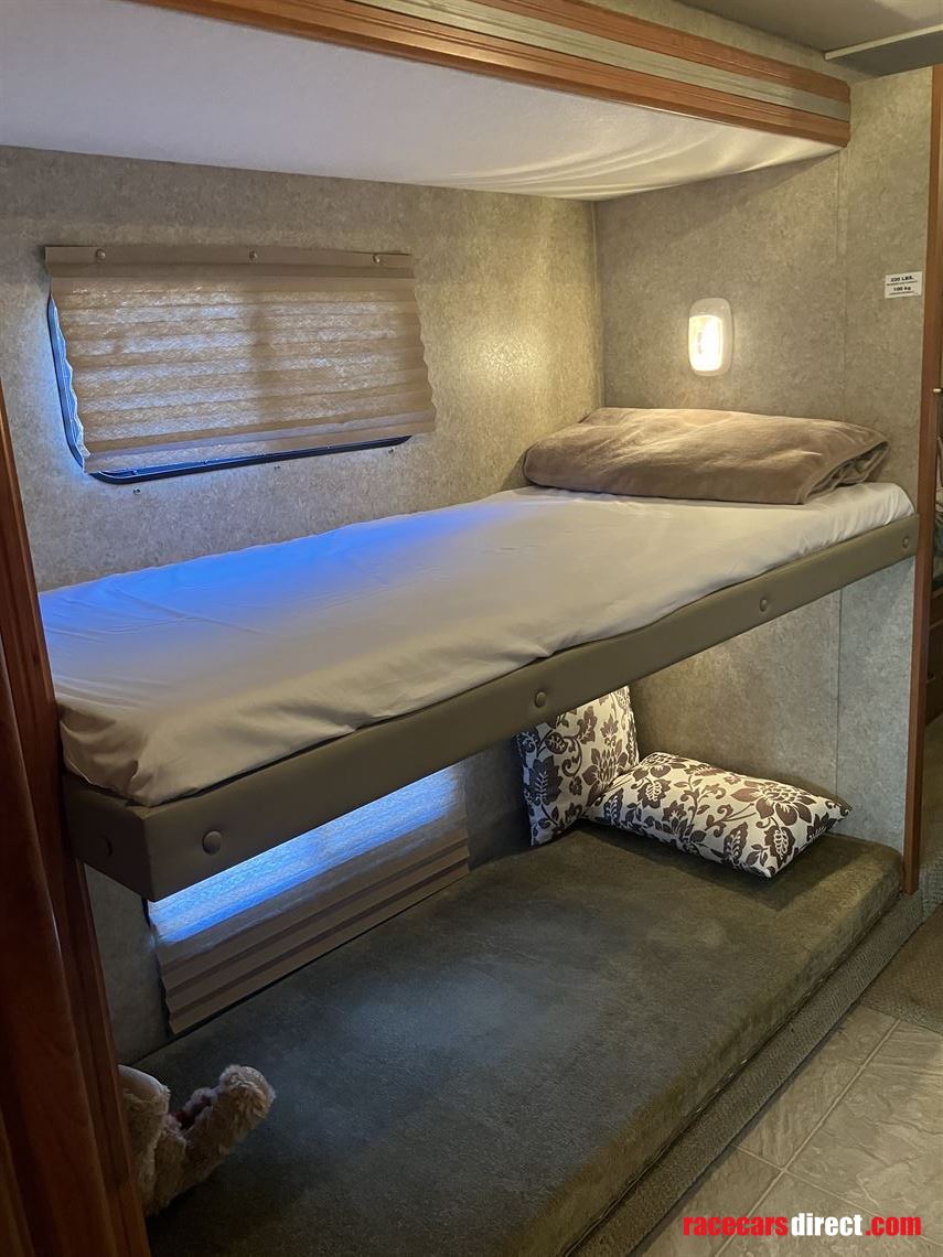 38-ft-coachman-miranda-motorhome-29k-one-owne