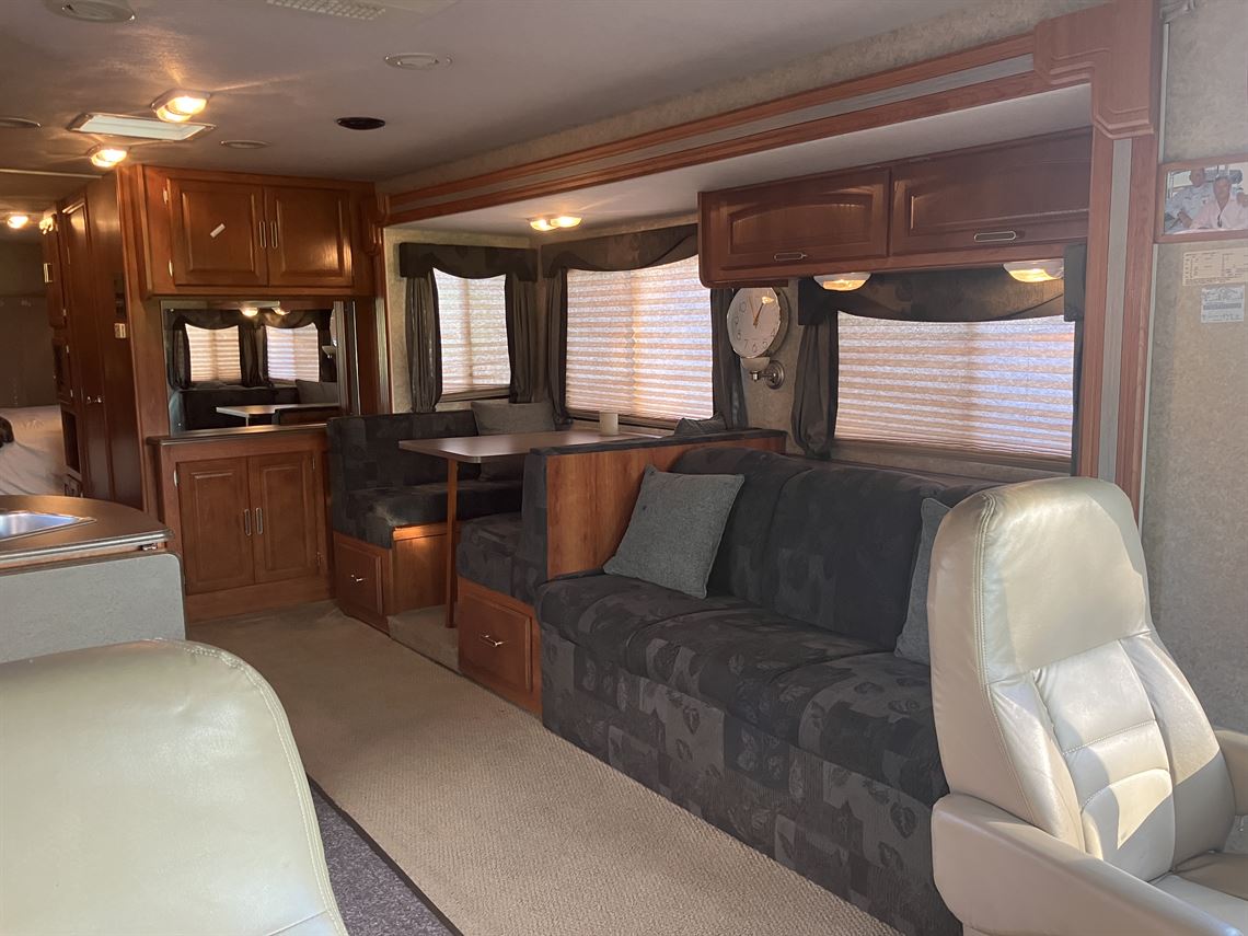 38-ft-coachman-miranda-motorhome-29k-one-owne