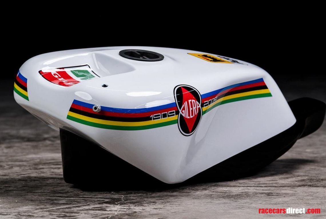 marco-simoncelli-tank-gilera-250