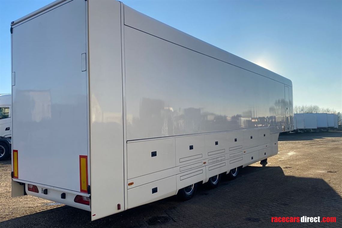 2-x-ex-toyota-le-mans-team-schuler-trailer