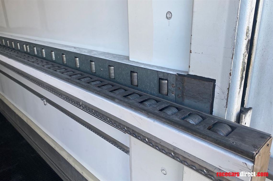 2-x-ex-toyota-le-mans-team-schuler-trailer