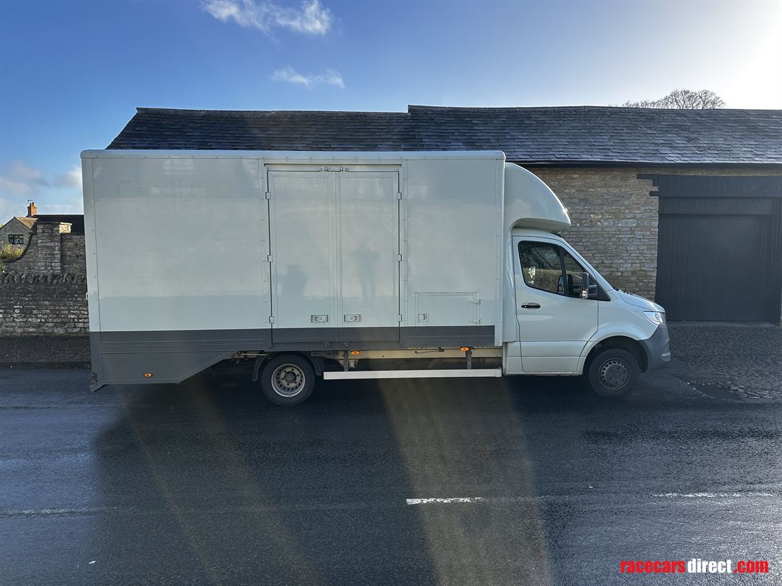 fully-enclosed-car-transporter-2020-mercedes