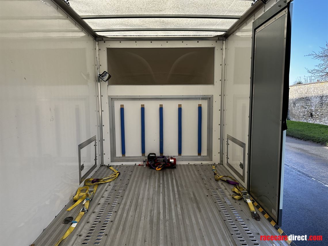 fully-enclosed-car-transporter-2020-mercedes