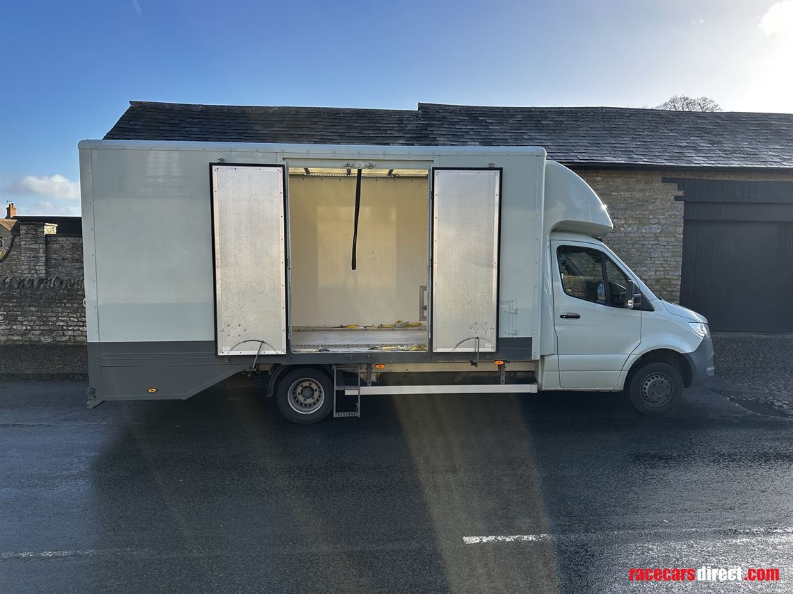 fully-enclosed-car-transporter-2020-mercedes