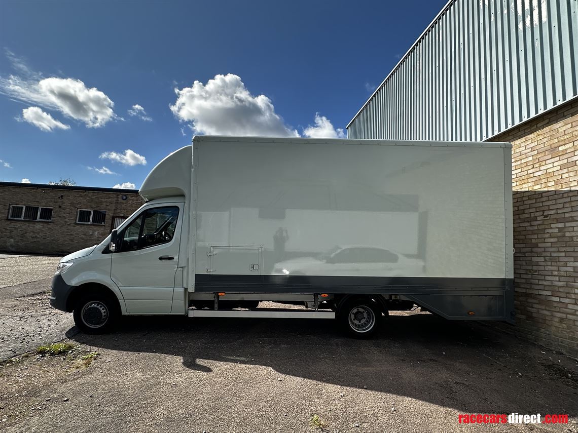 fully-enclosed-car-transporter-2020-mercedes