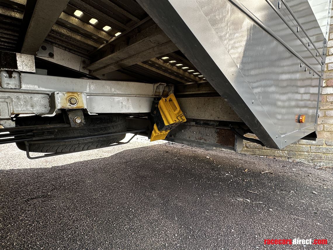 fully-enclosed-car-transporter-2020-mercedes