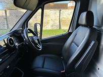 fully-enclosed-car-transporter-2020-mercedes