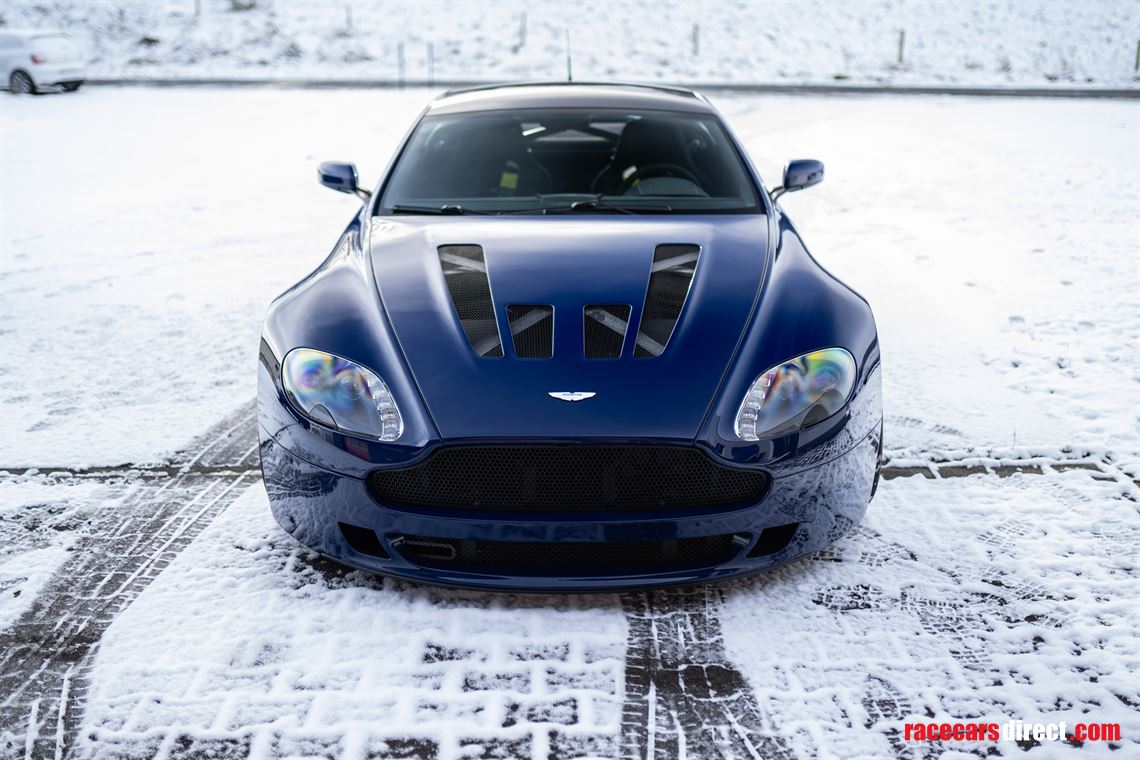 aston-martin-v8-vantage---clubsport