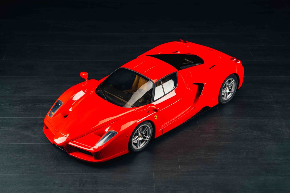 ferrari-enzo-scale-15-model