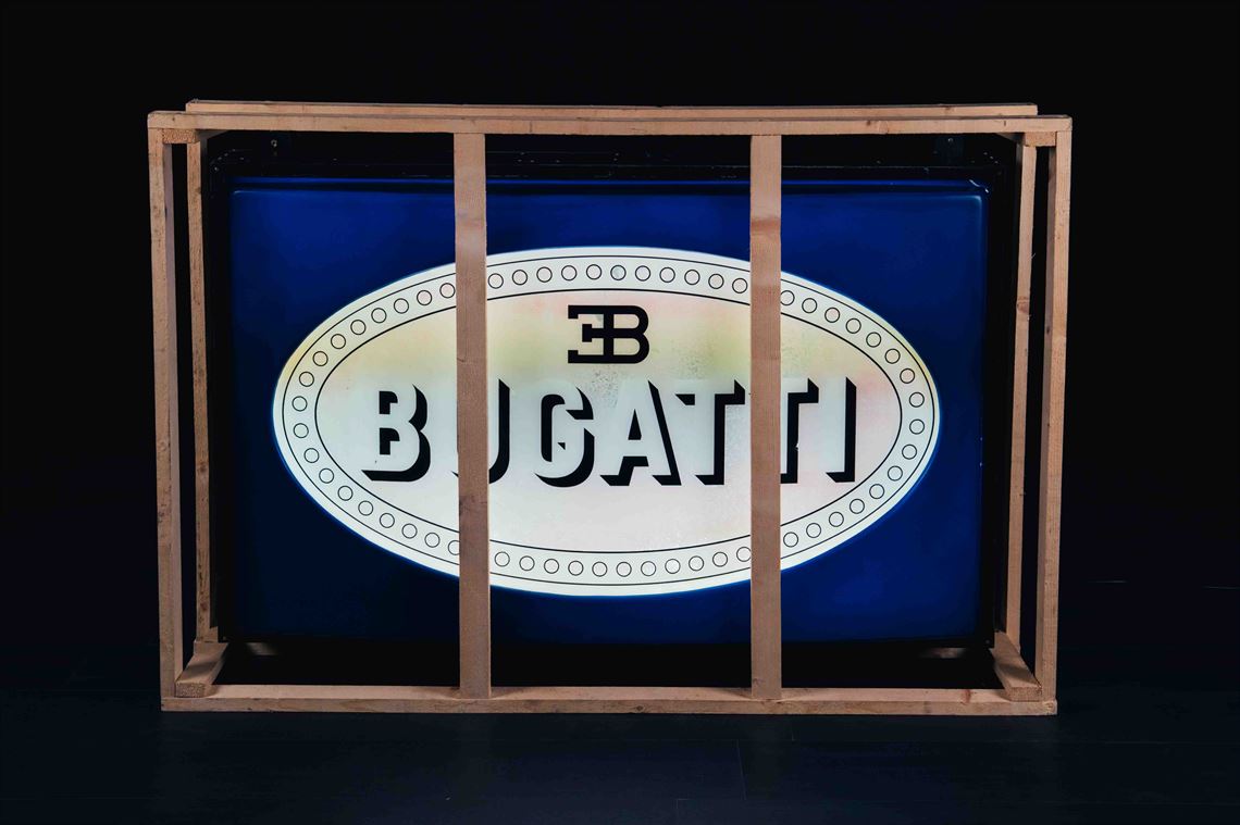 bugatti-illuminated-sign