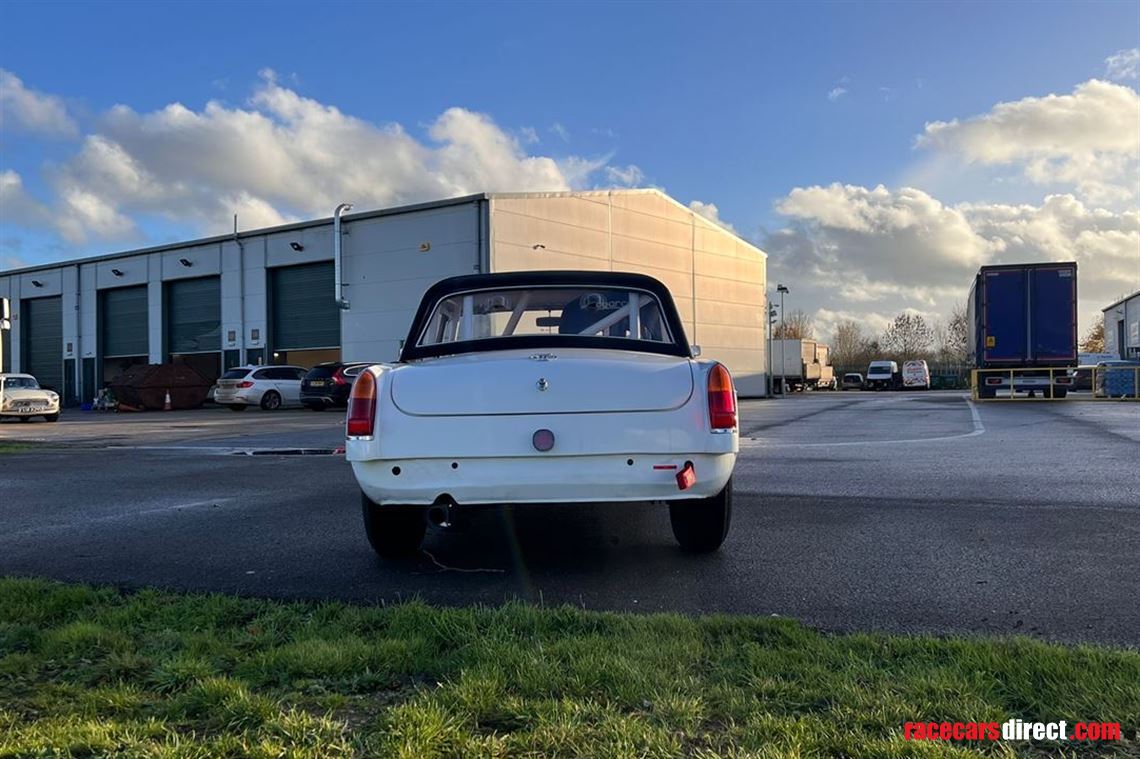 1966-mgb-roadster