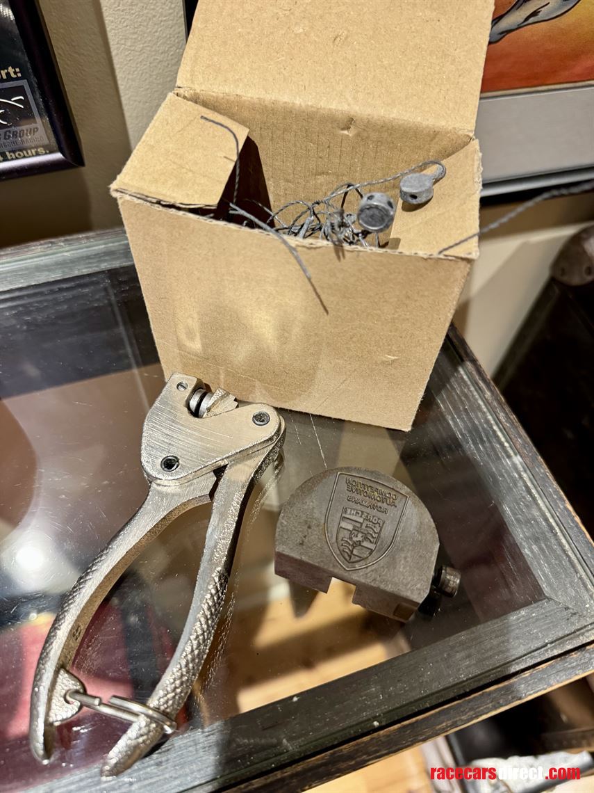 porsche-944-rothmans-turbo-cup-memorbilia-col