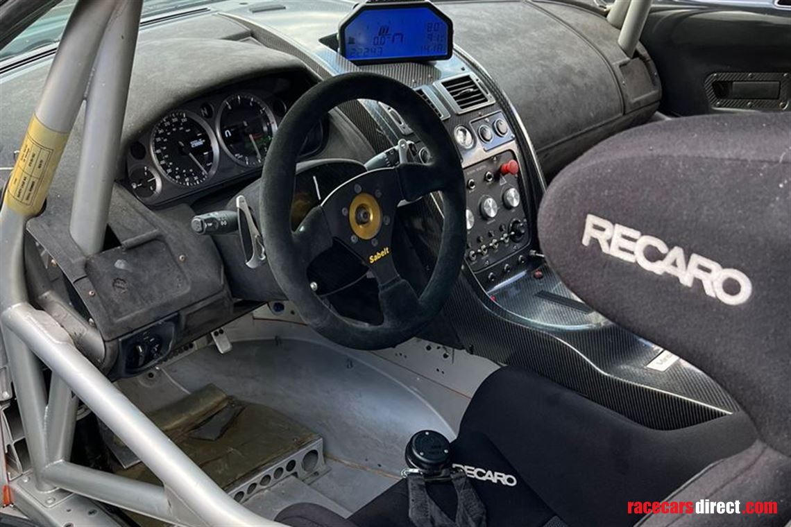 aston-martin-v8-vantage-gt4