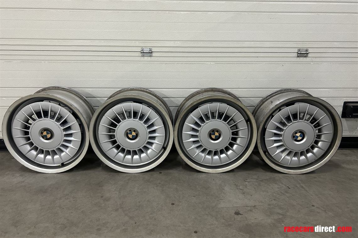 Racecarsdirect.com - BMW E34 M5 8Jx17 inch Turbine wheels.