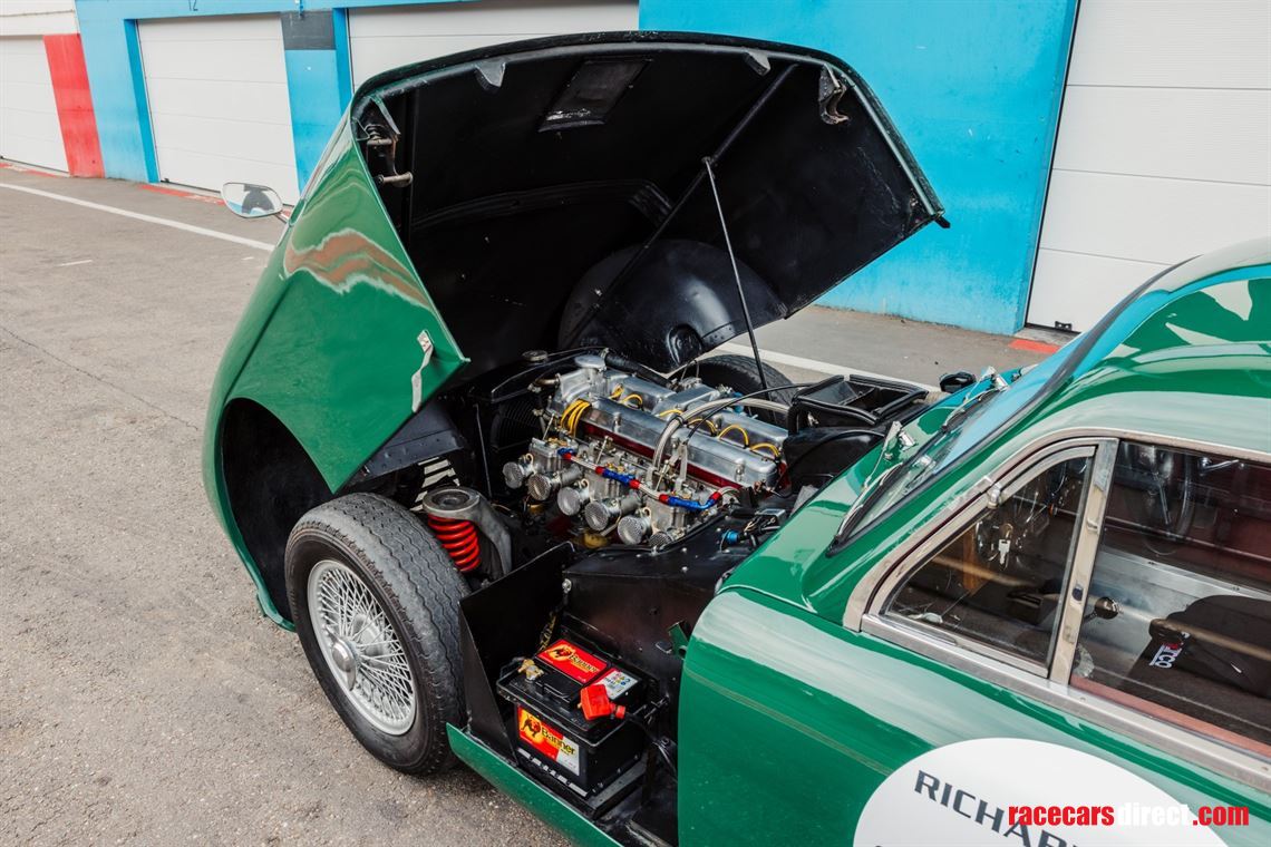 1954-aston-martin-db24