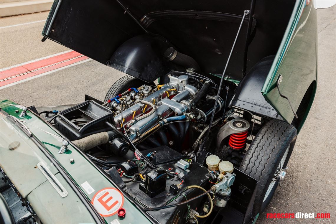 1954-aston-martin-db24