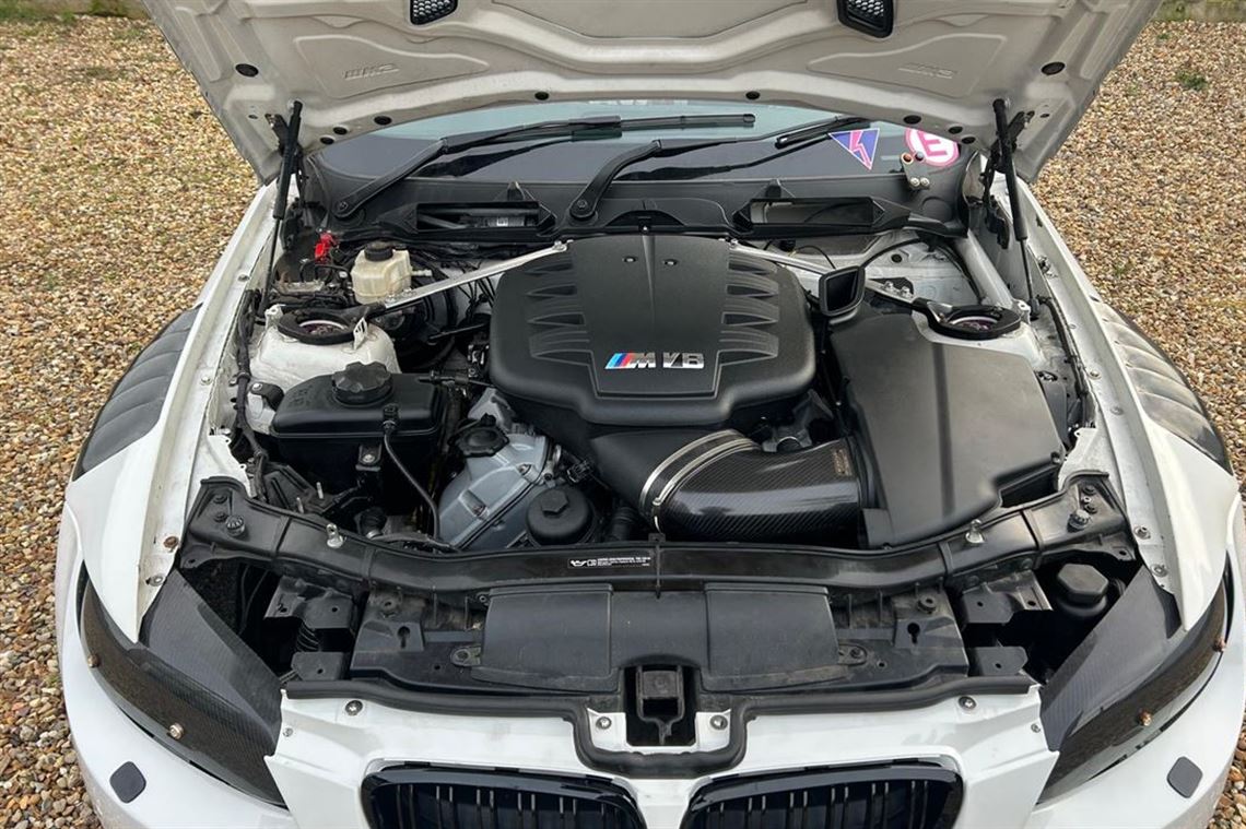 bmw-m3-e92-race-car