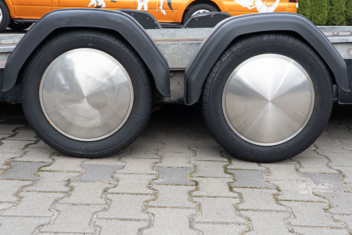 lowered-car-trailer-tohaco-w2-3000bc-air-susp