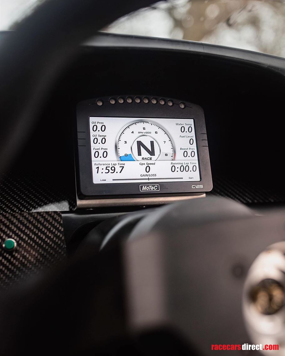 nissan-skyline-r32-gtr-racetrack-car