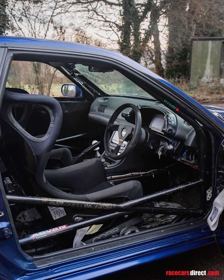 nissan-skyline-r32-gtr-racetrack-car