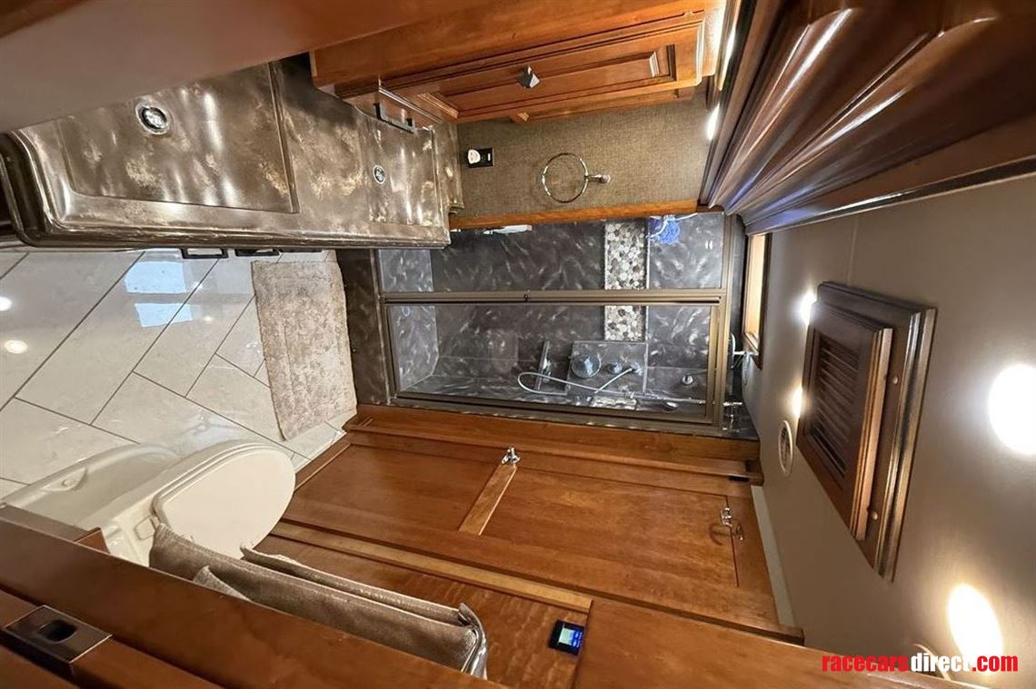 tiffin-motorhomes-allegro-bus