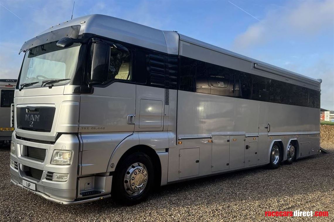 2018-equicruiser-motorhome-race-truck-with-ga