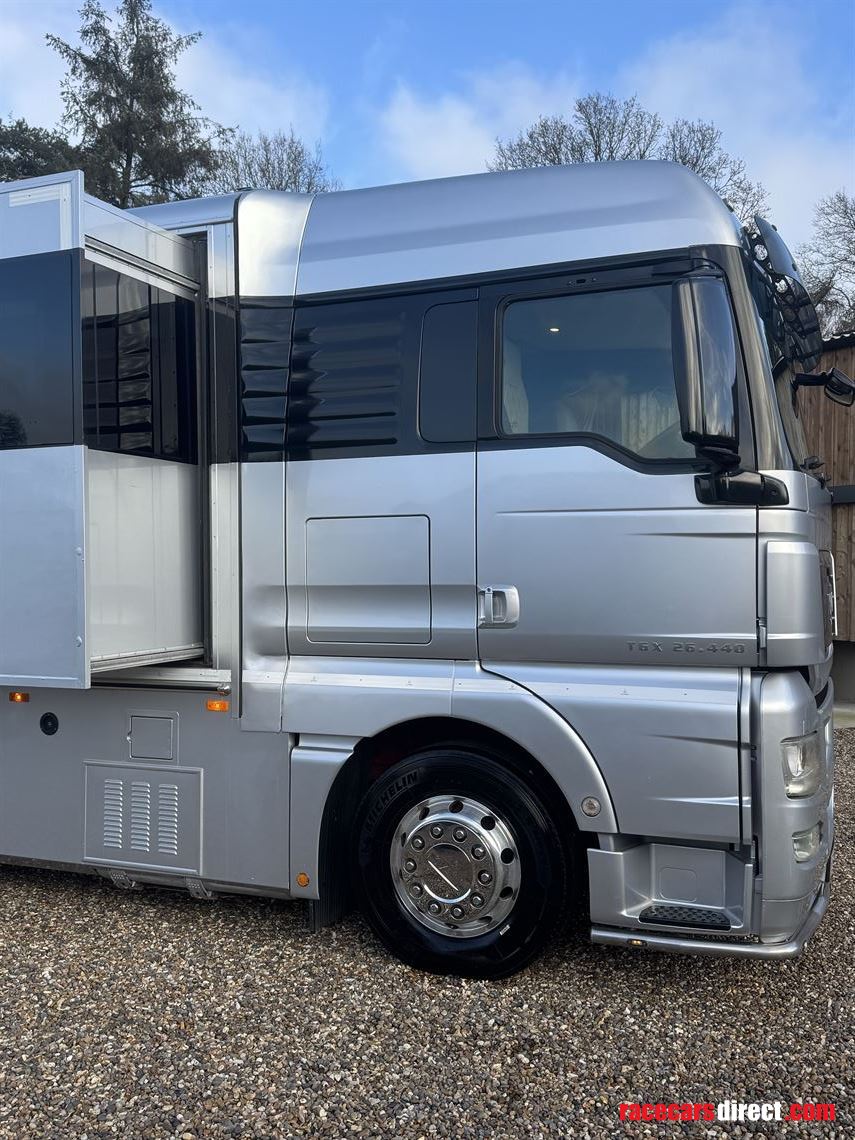 2018-equicruiser-motorhome-race-truck-with-ga