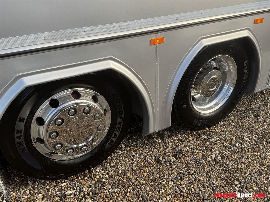 2018-equicruiser-motorhome-race-truck-with-ga