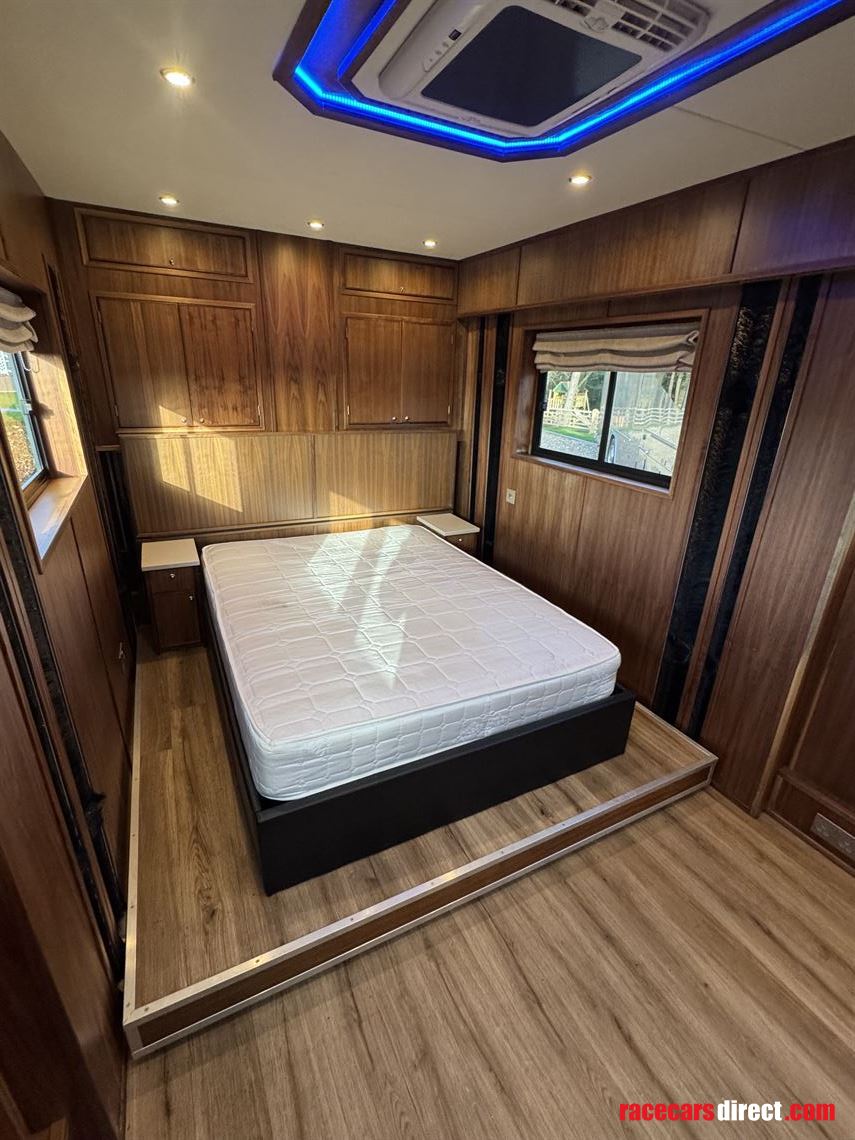 2018-equicruiser-motorhome-race-truck-with-ga