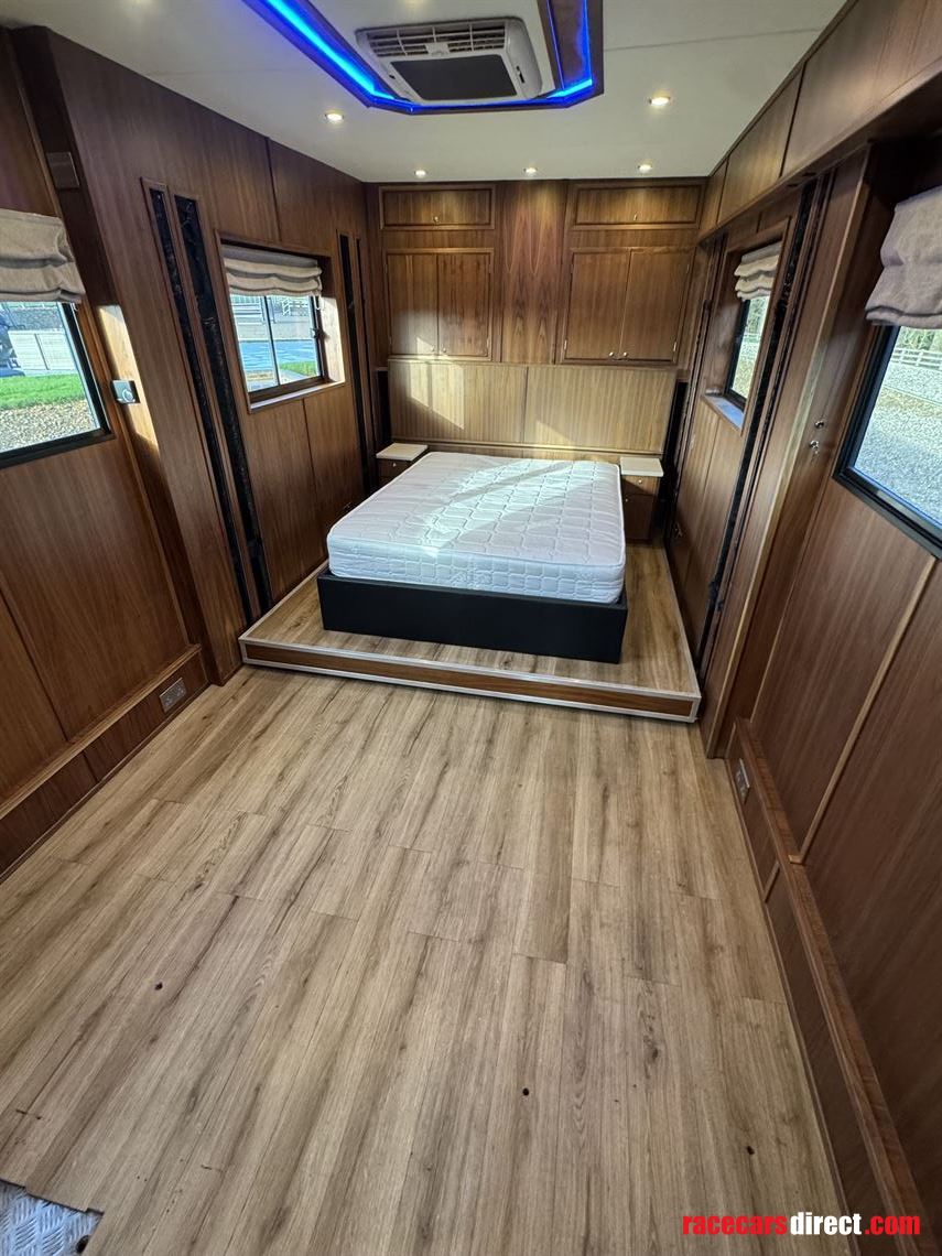 2018-equicruiser-motorhome-race-truck-with-ga